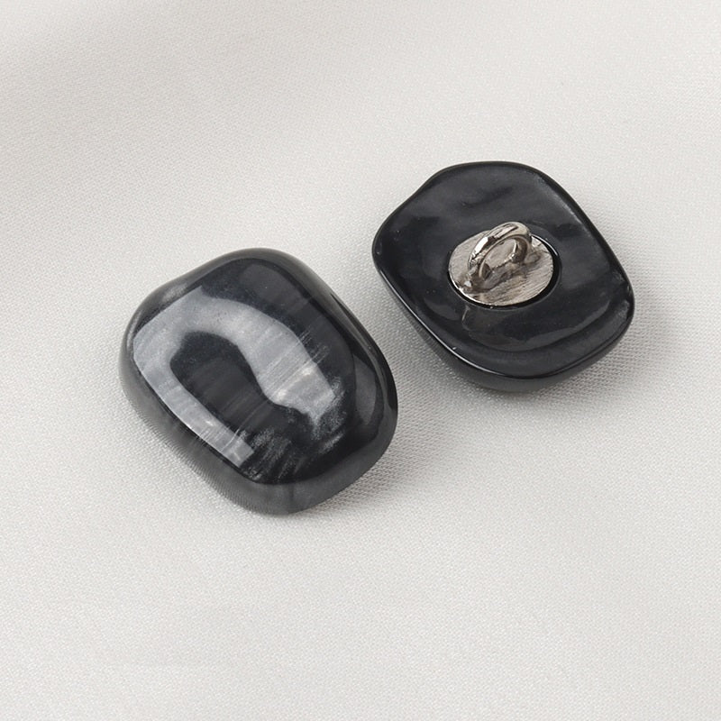 12-21mm Imitation Shell Pearl Luster White Black Shank Buttons 30 Pack