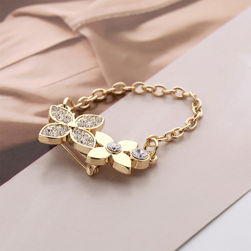 Golden Chain Diamond Petal Alloy Brooch Decorative Pin 2PCS - Lots of Buttons