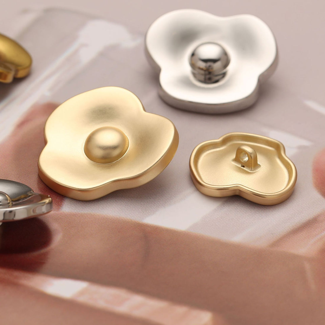 Clover-Shaped Gold and Silver Zinc Alloy Metal Button 6pcs - Lots of Buttons