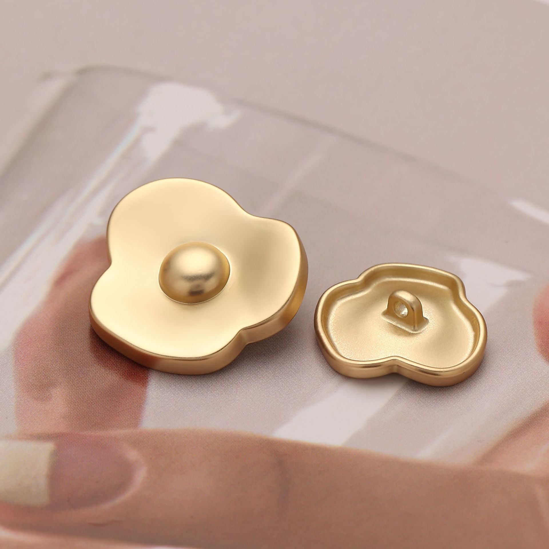 Clover-Shaped Gold and Silver Zinc Alloy Metal Button 6pcs - Lots of Buttons