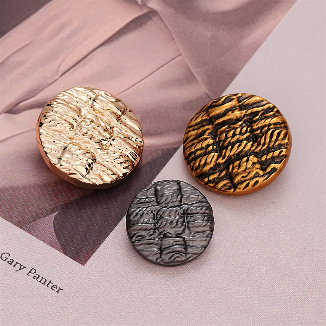 Retro Vertical and Horizontal Striped Texture Round Metal Button 10pcs - Lots of Buttons
