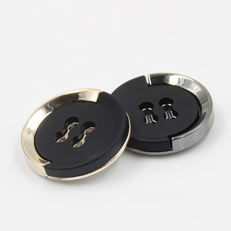15-30mm Black Plastic Electroplated Gold-Trimmed Buttons 30pcs