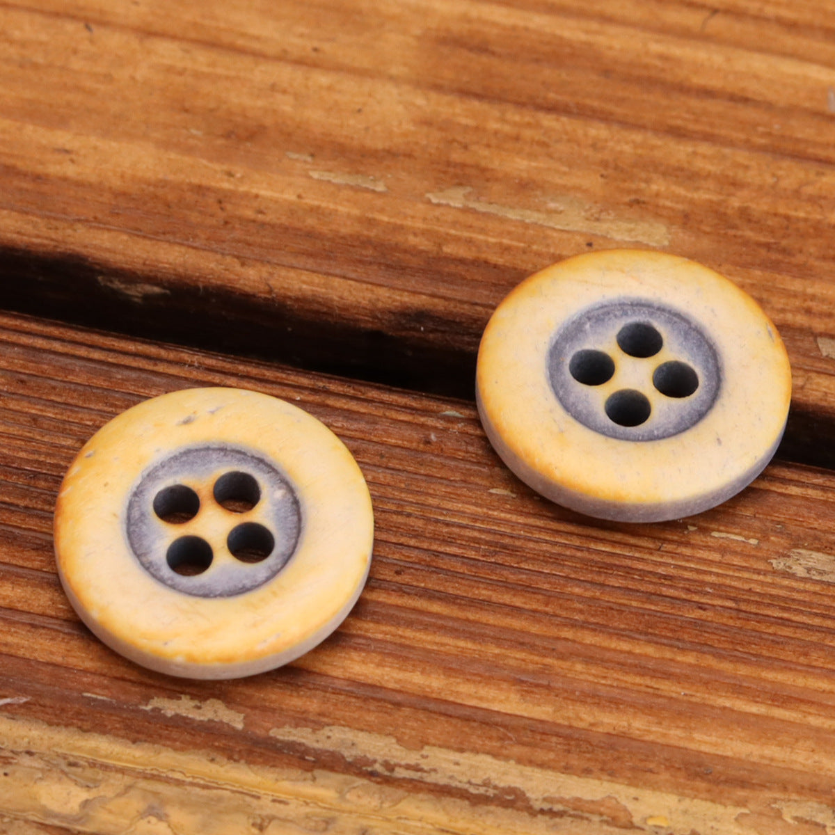 11,5 mm/15 mm Retro Amerikai Kerek Szélű Bovin Csont Gombok 12 db