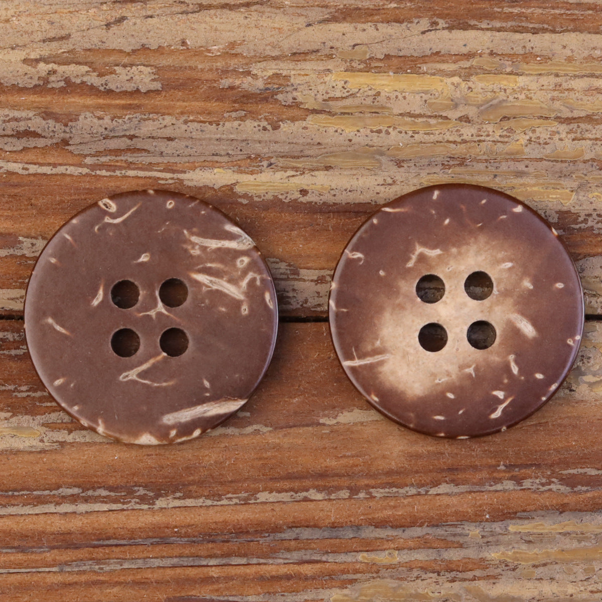 18-32L Natural Dark Brown Coconut Shell Buttons 60 Pack
