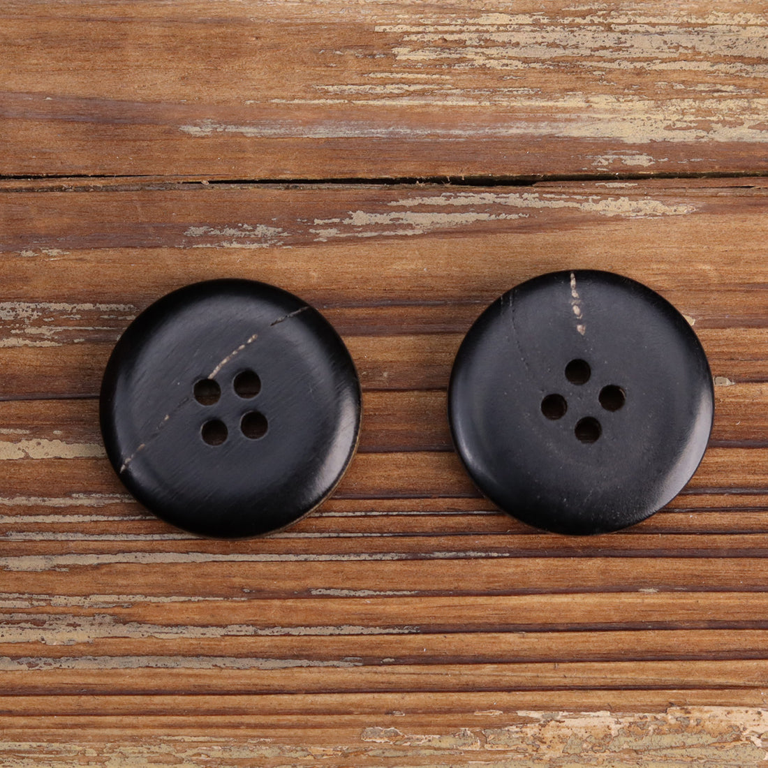 Bottoni Vintage a Forma di Ciotola con Quattro Fori in Corno Nero Lucido, Confezione da 25