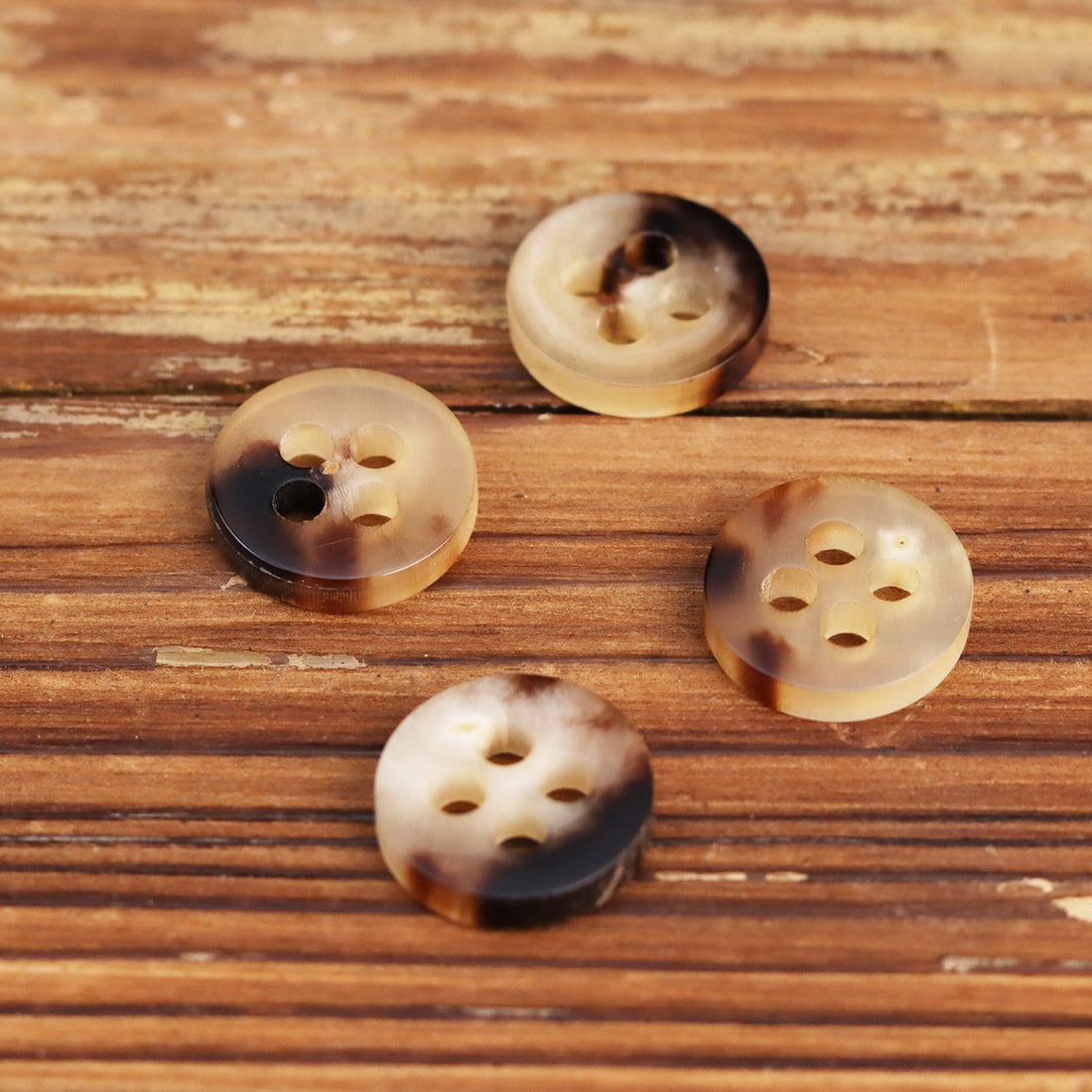 14MM Beige-Nero Rotondo Quattro Fori Piatto Giallo Bottoni in Corno di Bue 10pz