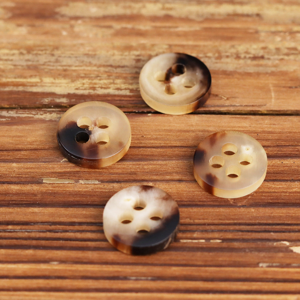 14MM Beige-Nero Rotondo Quattro Fori Piatto Giallo Bottoni in Corno di Bue 10pz