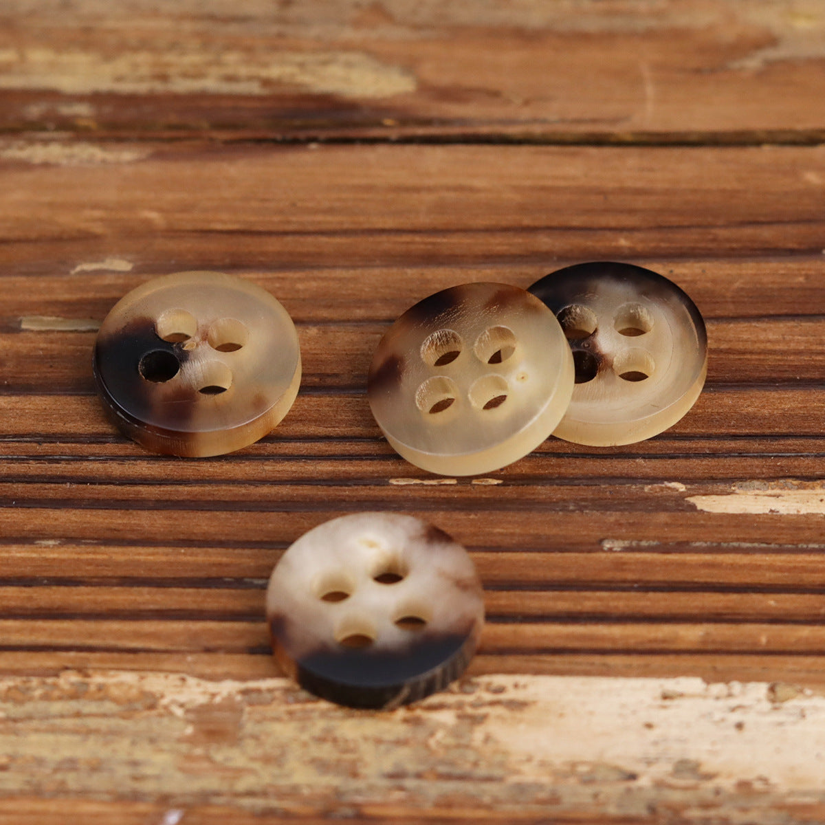 14MM Beige-Nero Rotondo Quattro Fori Piatto Giallo Bottoni in Corno di Bue 10pz