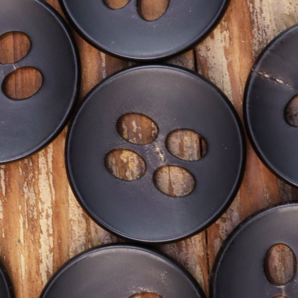 25MM Bottoni in corno nero a quattro fori con grande occhio 20pz