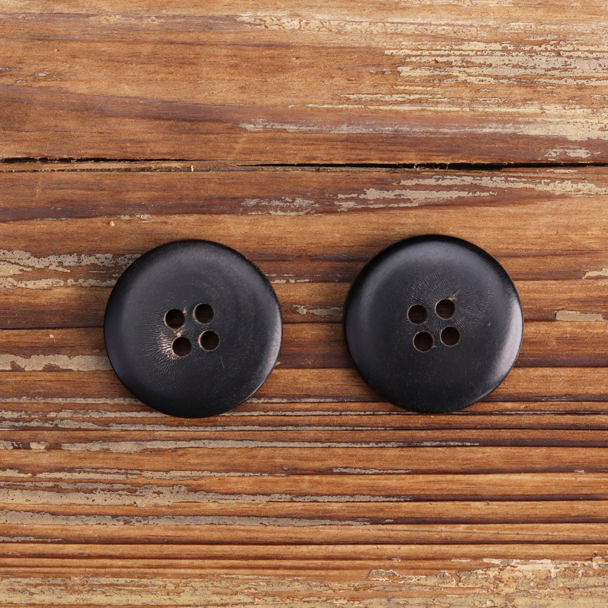 Retro Carved Genuine Horn Four-Hole Sewing Buttons 20 Pack