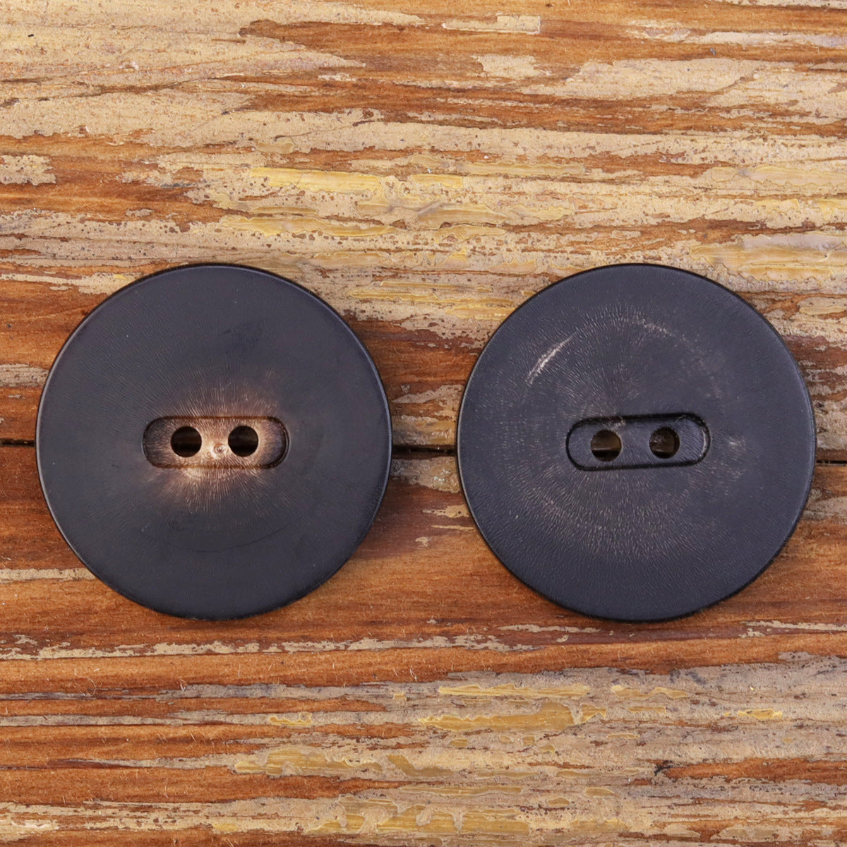 Pulsanti Retro a Corno Nero Caffè Scuro Due Occhi 30 Pezzi (6 Misure)