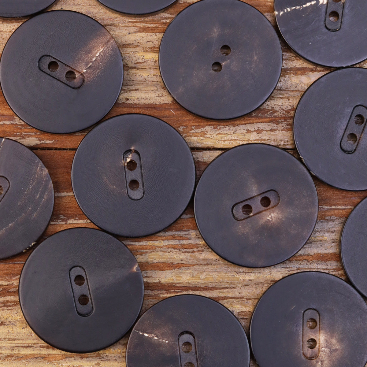 Pulsanti Retro a Corno Nero Caffè Scuro Due Occhi 30 Pezzi (6 Misure)