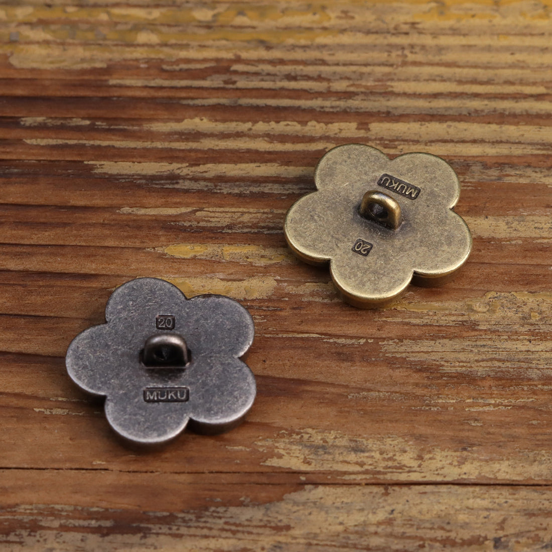 Bottoni in metallo a forma di fiore in lega di zinco bronzo argento color vintage 12 pezzi