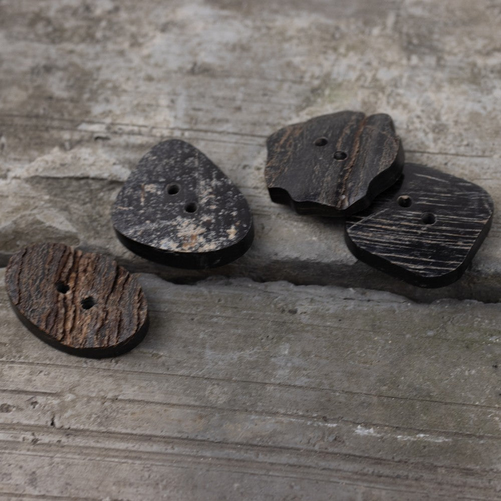 Bottoni a forma di ovale, quadrato, triangolo e fiore in corno di bufalo d'acqua nero 10 pezzi