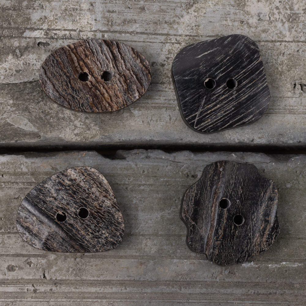 Bottoni a forma di ovale, quadrato, triangolo e fiore in corno di bufalo d'acqua nero 10 pezzi