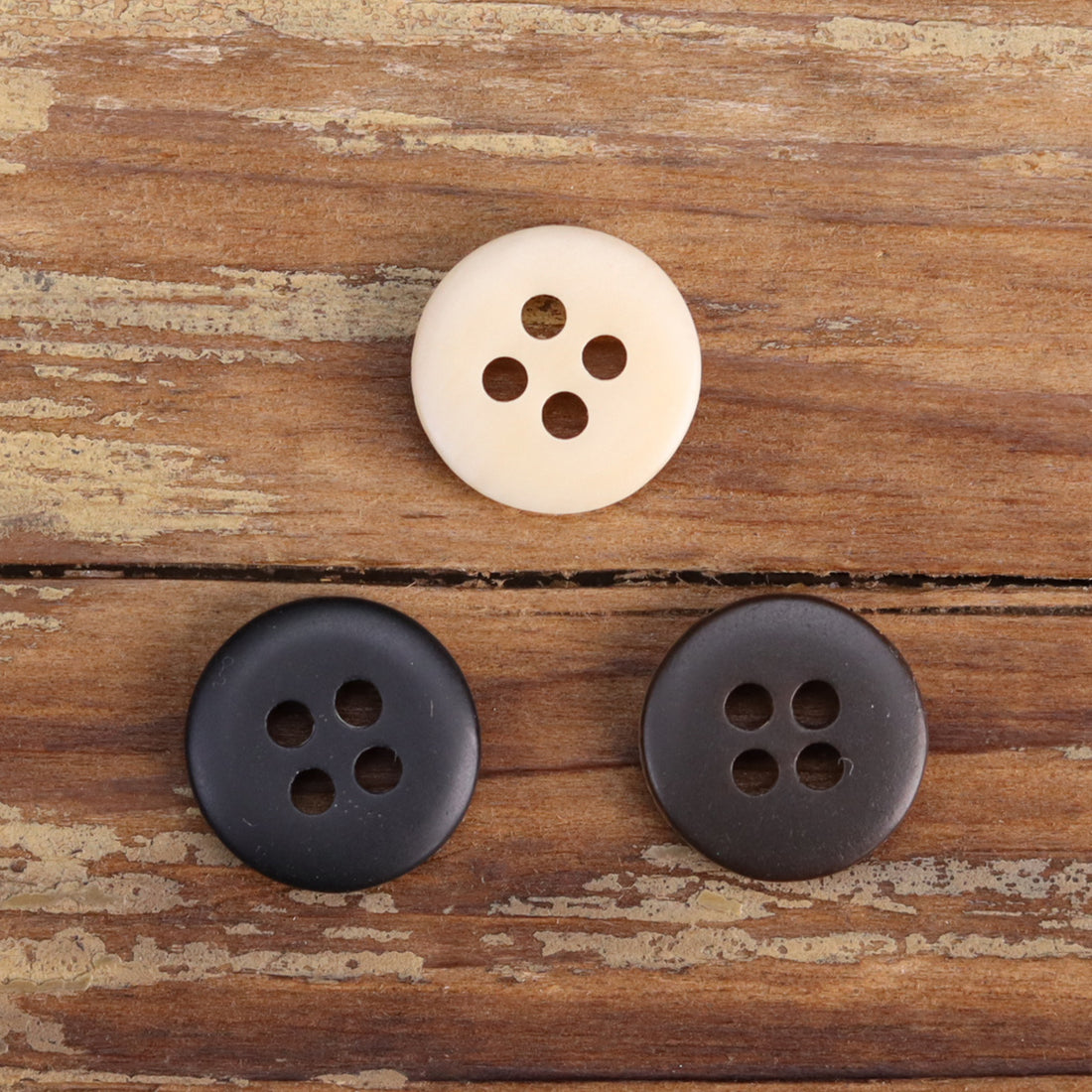 11,5 mm brandbrända skålformade resin skjortknappar 60-pack