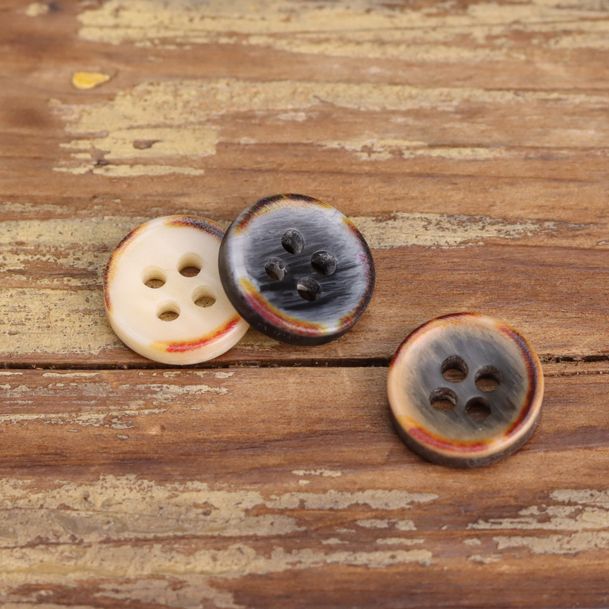 11,5 mm brandbrända skålformade resin skjortknappar 60-pack