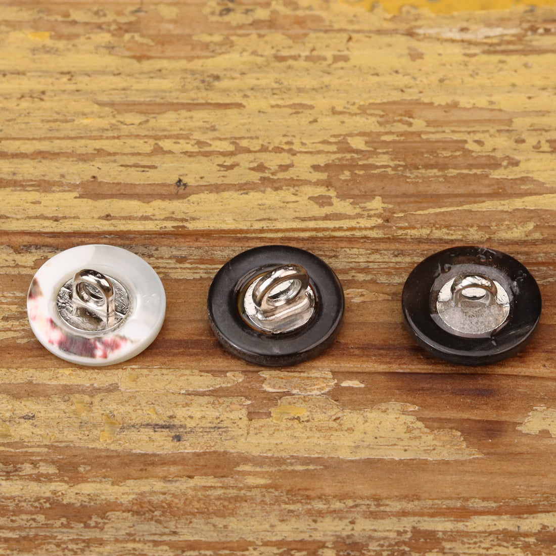 18L Flat Shell Sewing Button with Metal Feet 15 Pack (3 Colors)