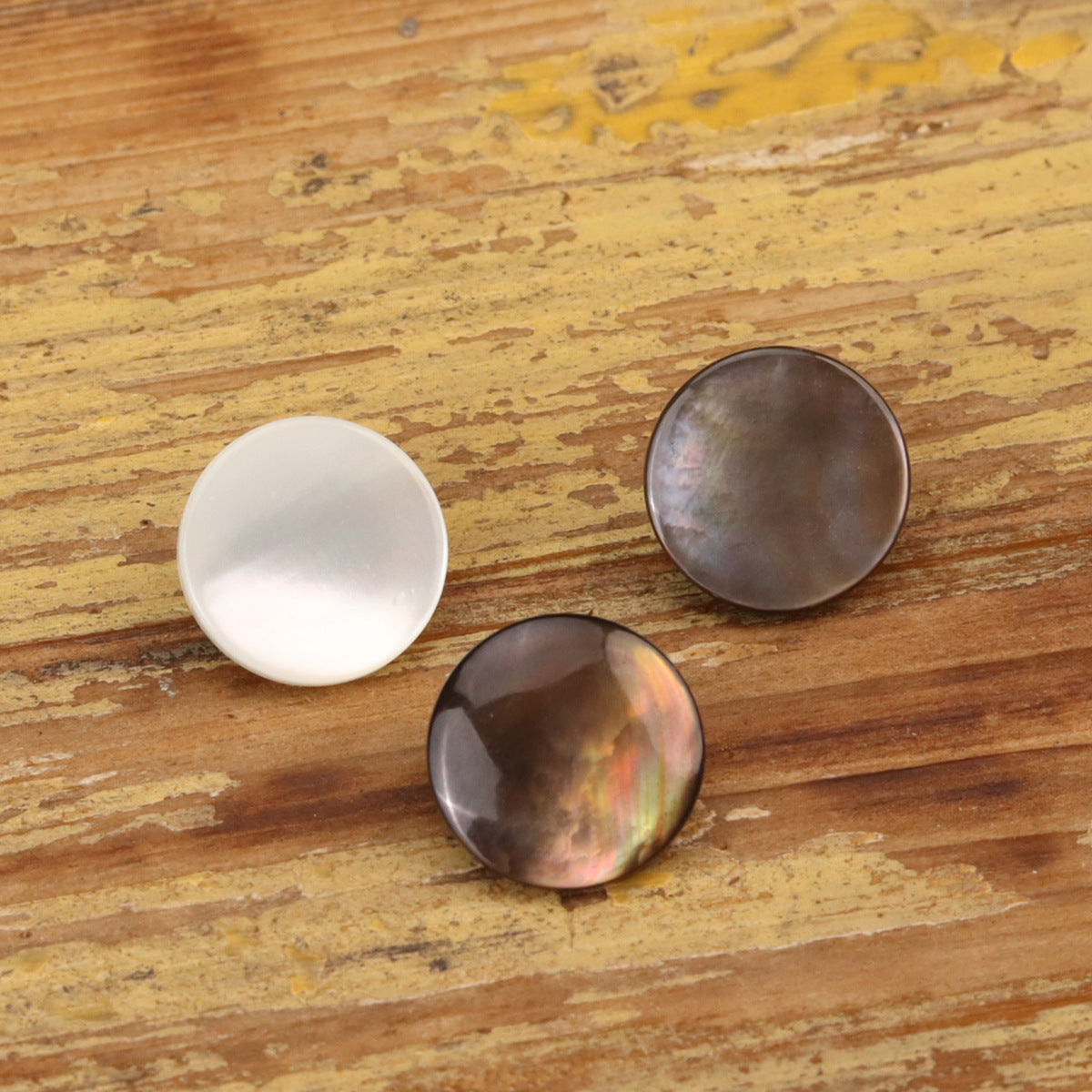 18L Flat Shell Sewing Button with Metal Feet 15 Pack (3 Colors)