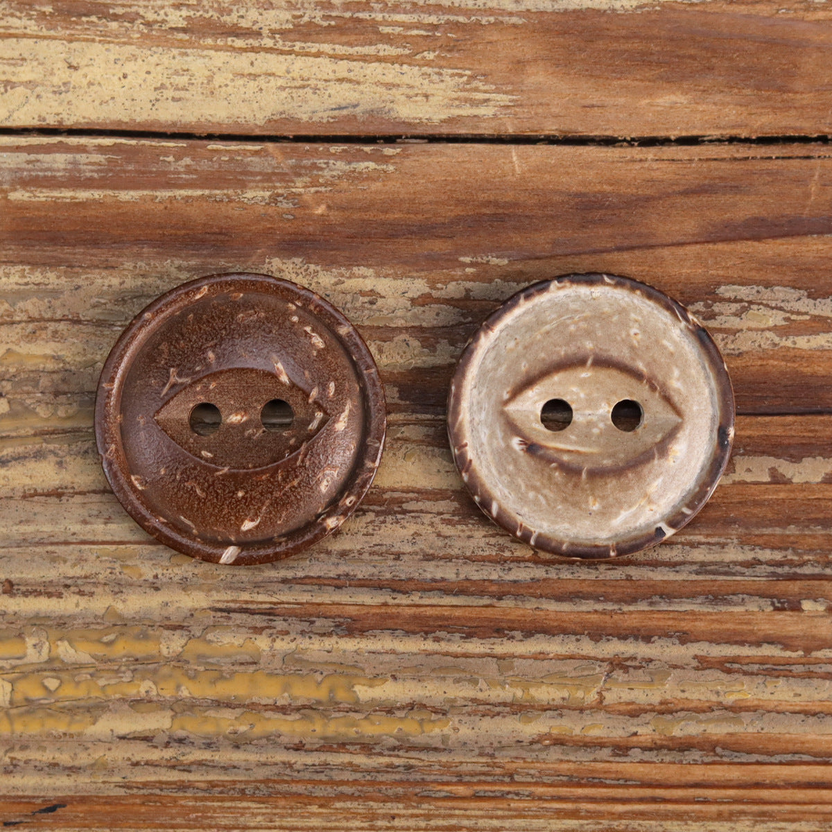 14-32L Natural Coconut Shell Fish-Eye Buttons Mottled Texture 40 Pack