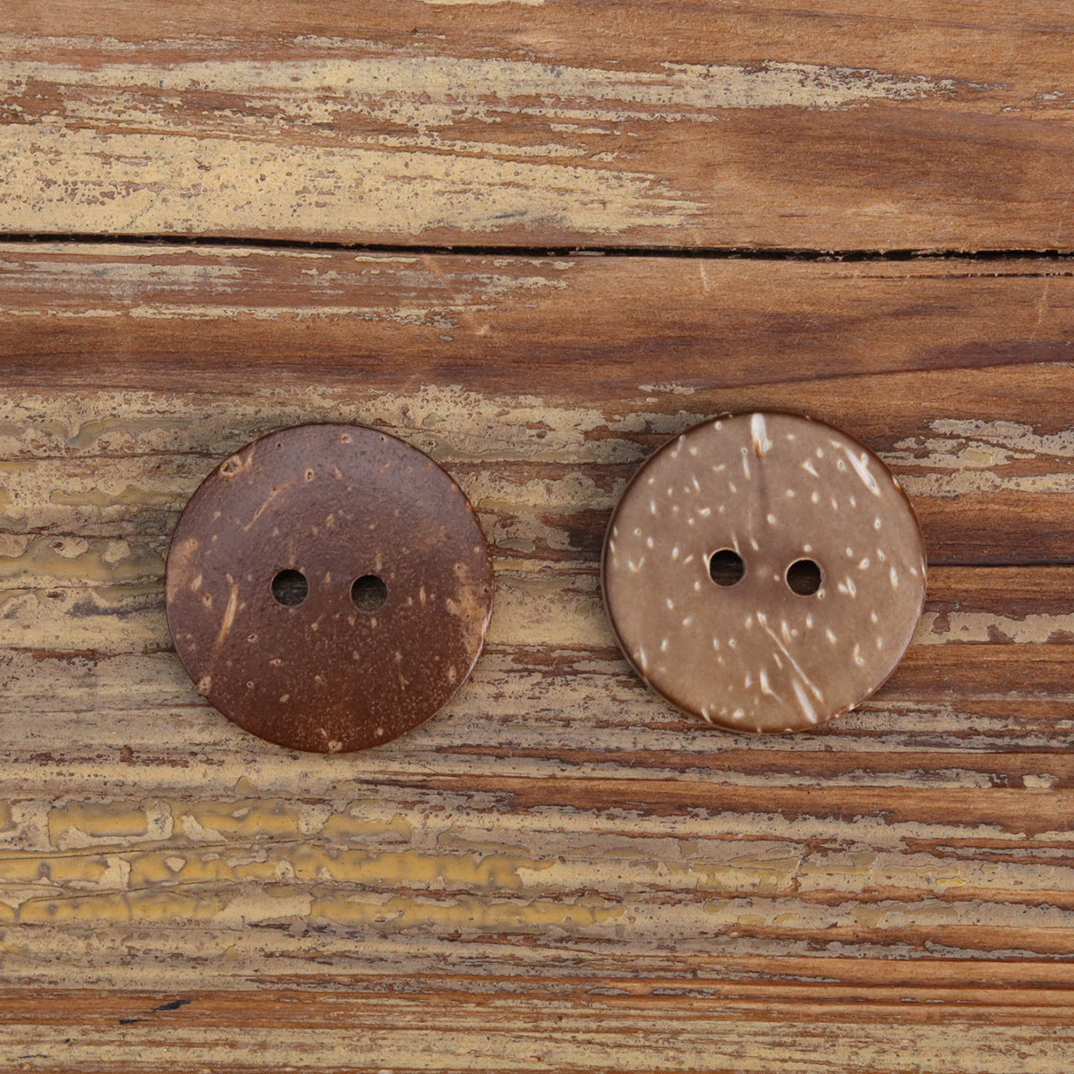 14-32L Natural Coconut Shell Fish-Eye Buttons Mottled Texture 40 Pack