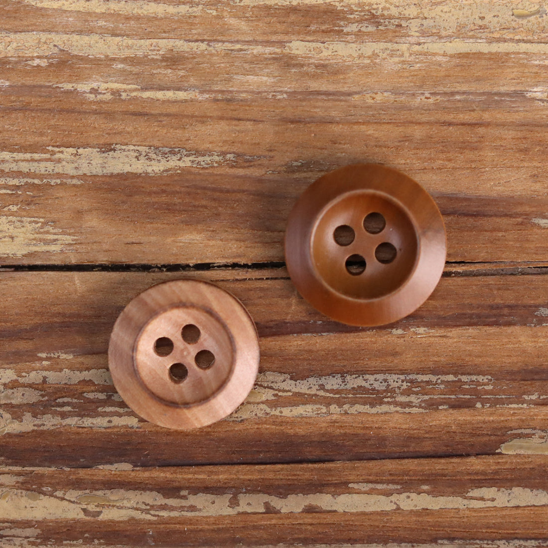 18-24L Bottoni in Legno Bevelato Marrone con Bordo Bruciato Naturale, Confezione da 40