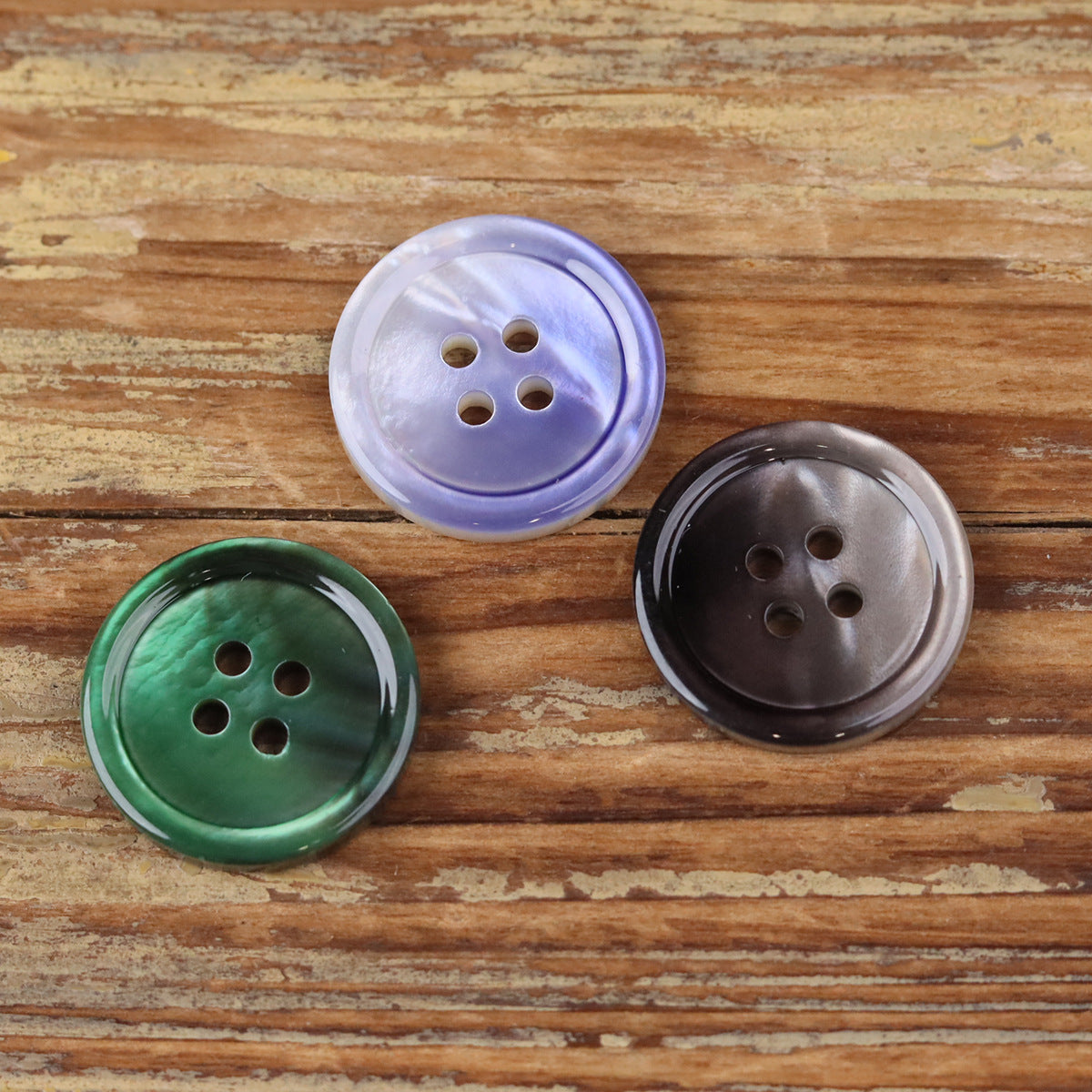 Natural Shell Gradient Round 4-Hole Buttons – 5pcs