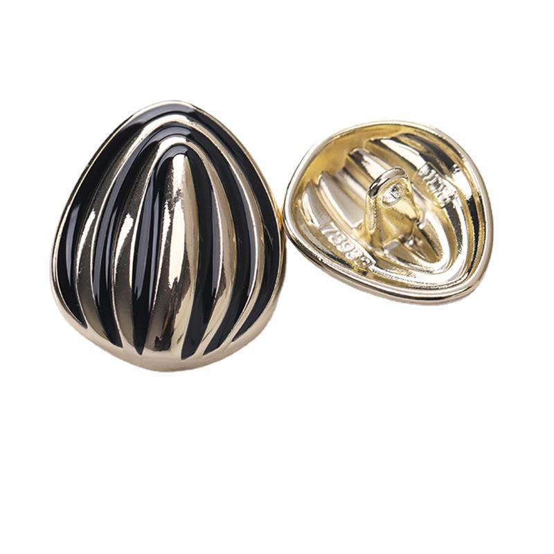 Shell Shape Black & White Enamel Metal Shank Buttons – 20Pcs (Gold / Silver)