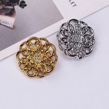 Botones metálicos florales con pétalos, oro y plata, 2 piezas