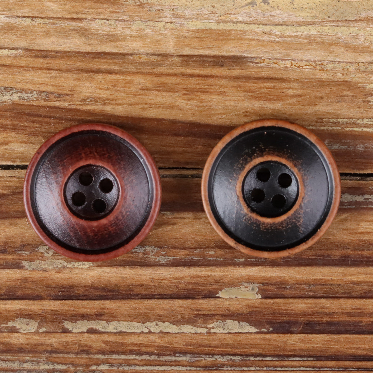 Natural Wood Round 4-Hole Double-Ring Fine-Rim Buttons – Red & Black – Set of 40