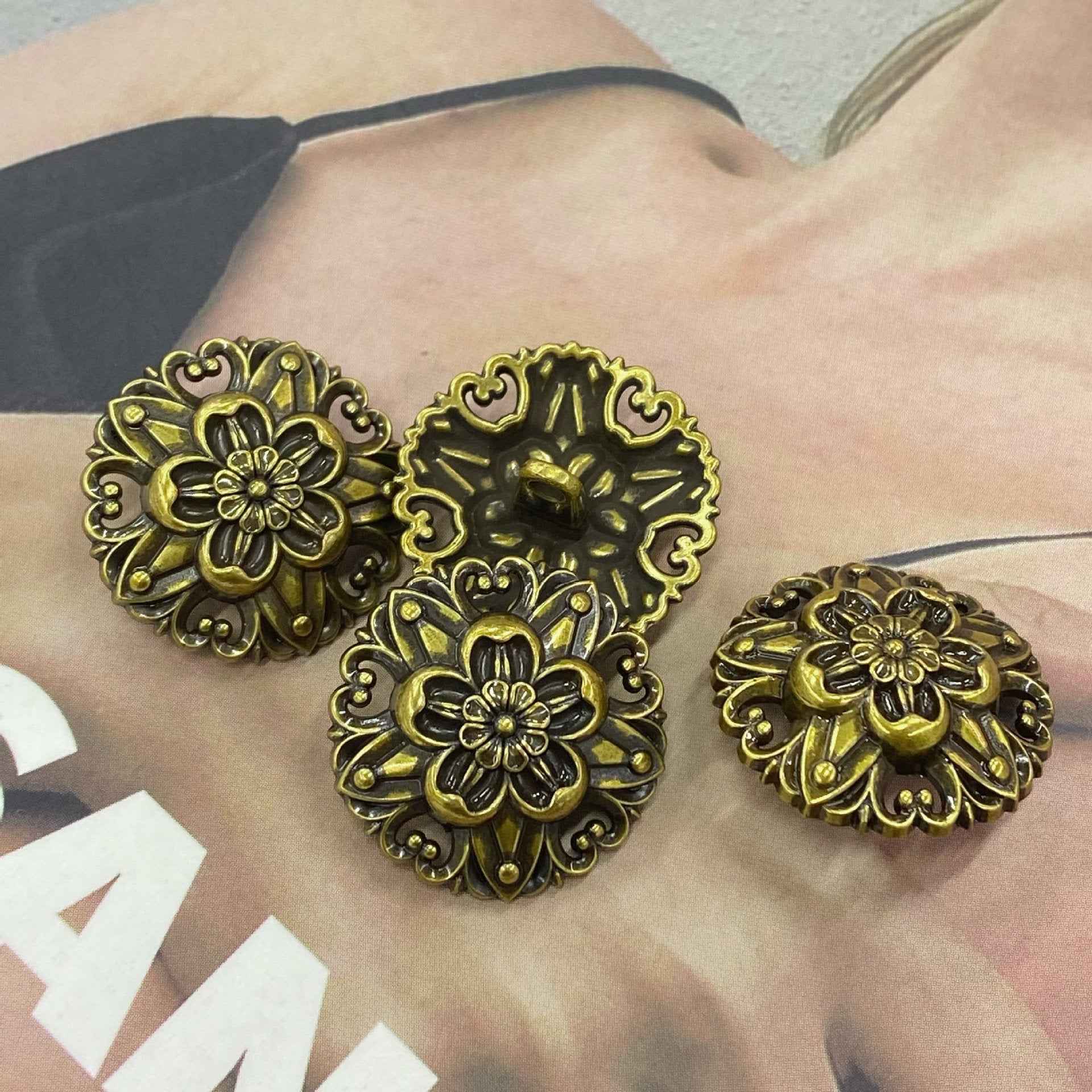 18/20/23mm Hollow 3D Five-Petal Flower Metal Shank Buttons 20pcs