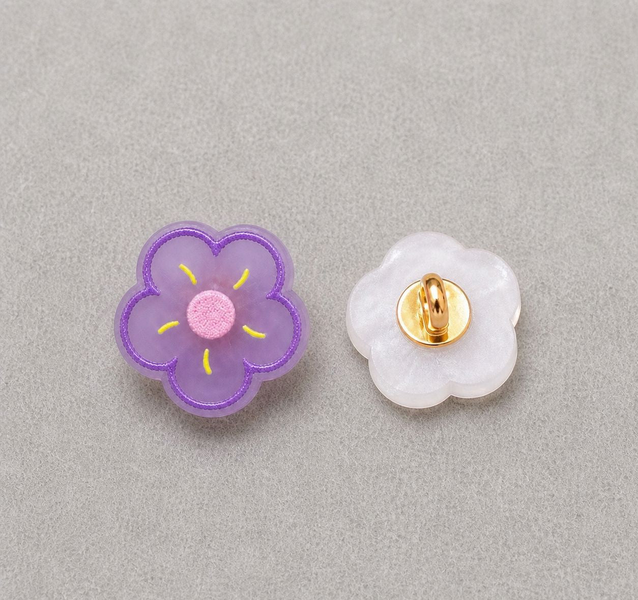 15mm Iridescent Floral Embossed Resin Shank Buttons – 20PCS