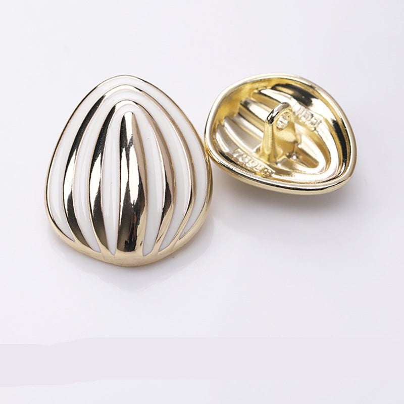Shell Shape Black & White Enamel Metal Shank Buttons – 20Pcs (Gold / Silver)