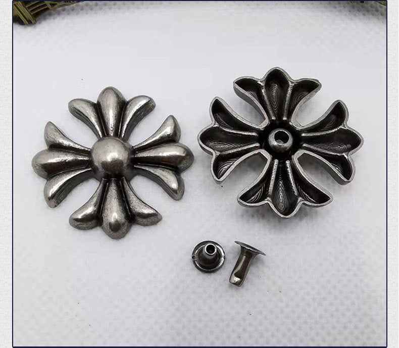 Vintage Punk Cross Rivets – Antique Silver Gothic Studs 30 Pack