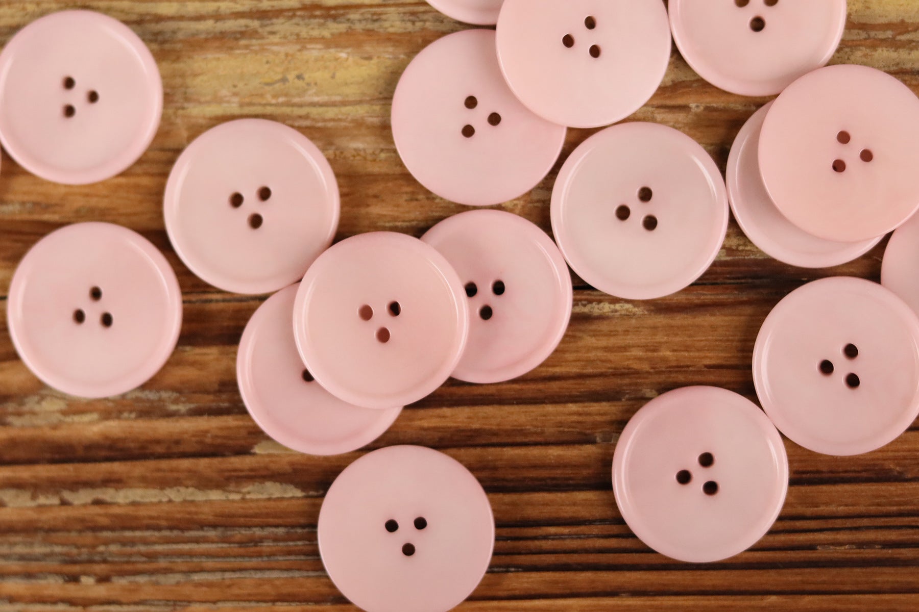 Natural Palm Nut Buttons Round 3-Hole Thin-Rim Candy Colors – Set of 20