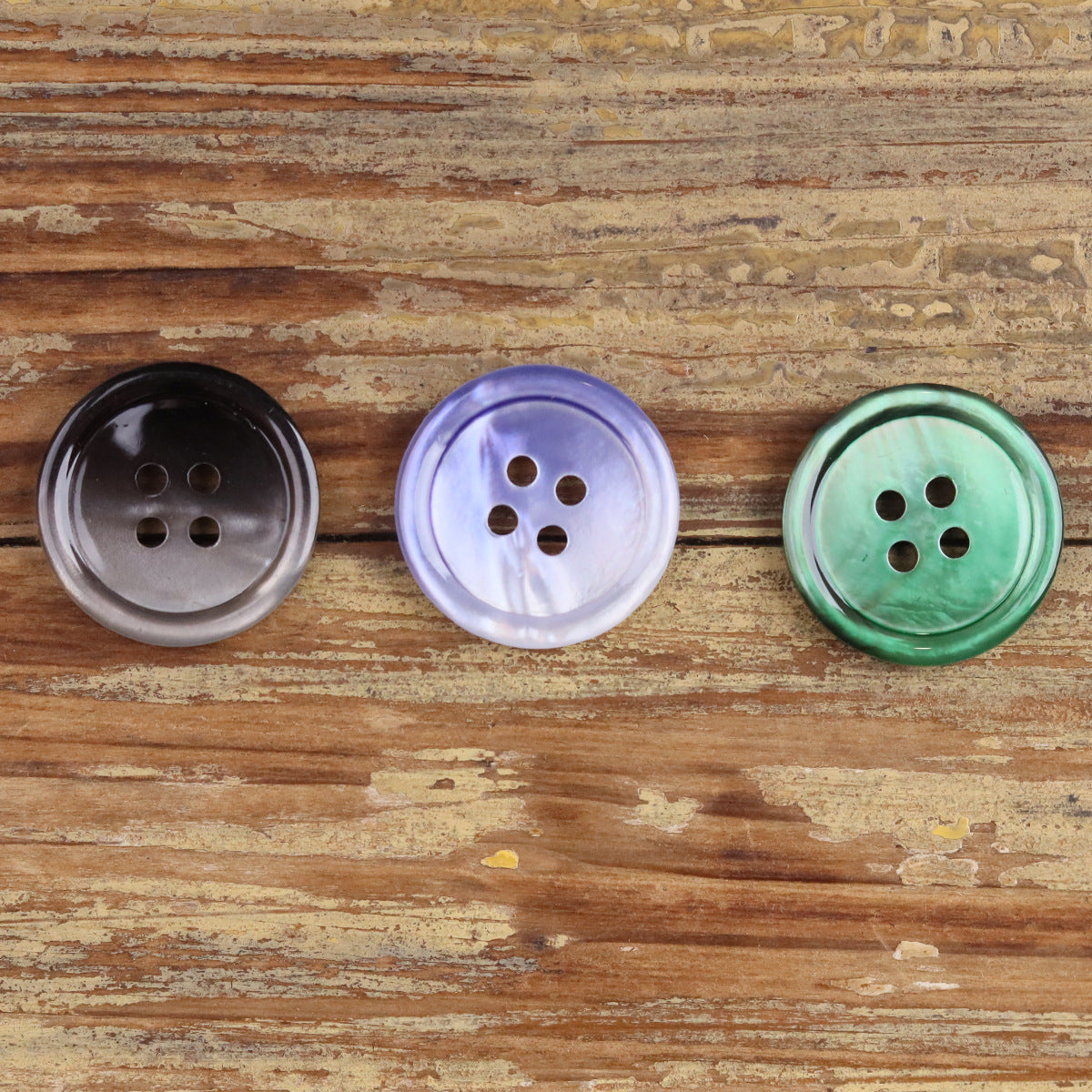 Natural Shell Gradient Round 4-Hole Buttons – 5pcs