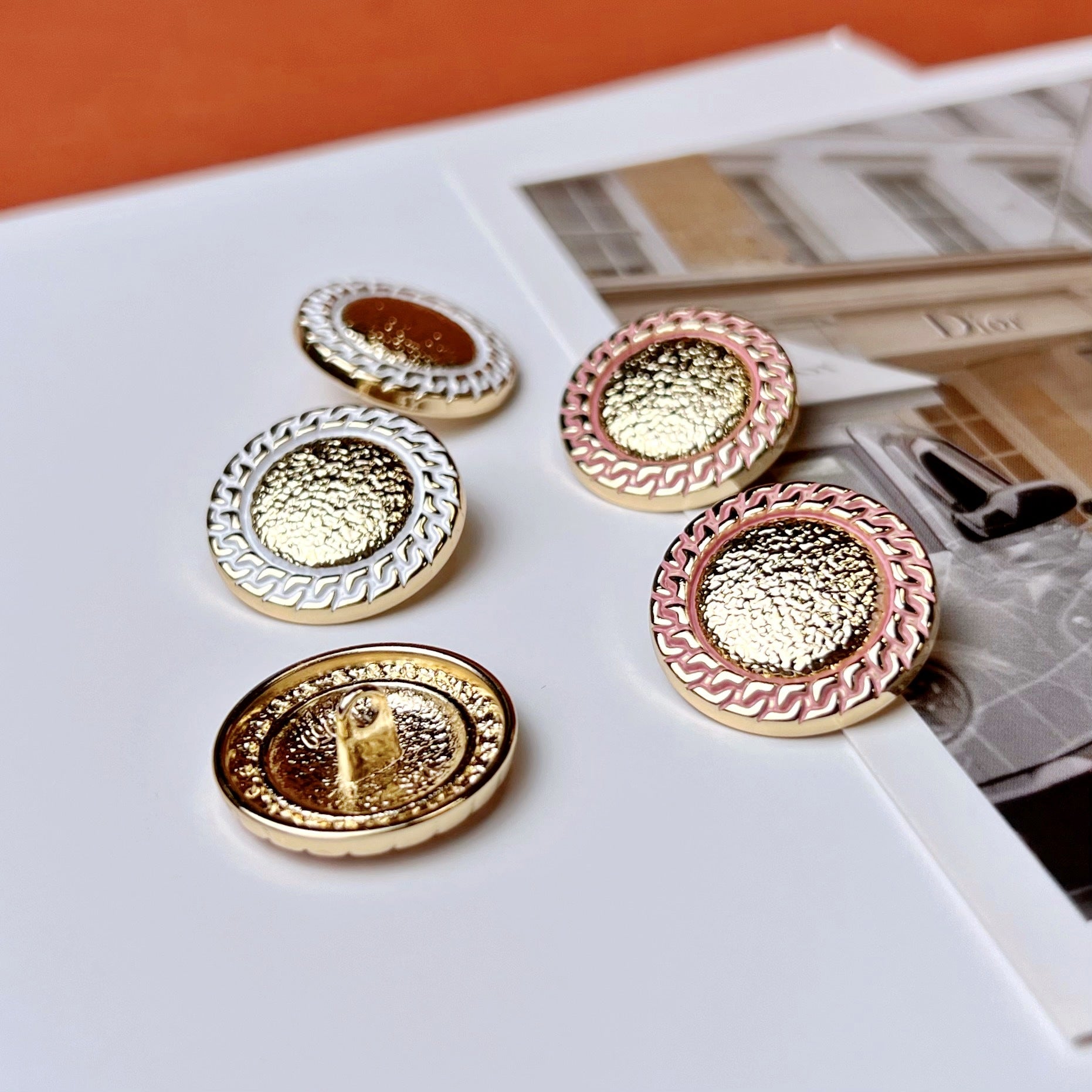 18/23MM Boutons en métal rose doré avec bord en chaîne, blanc et noir, 20 pièces