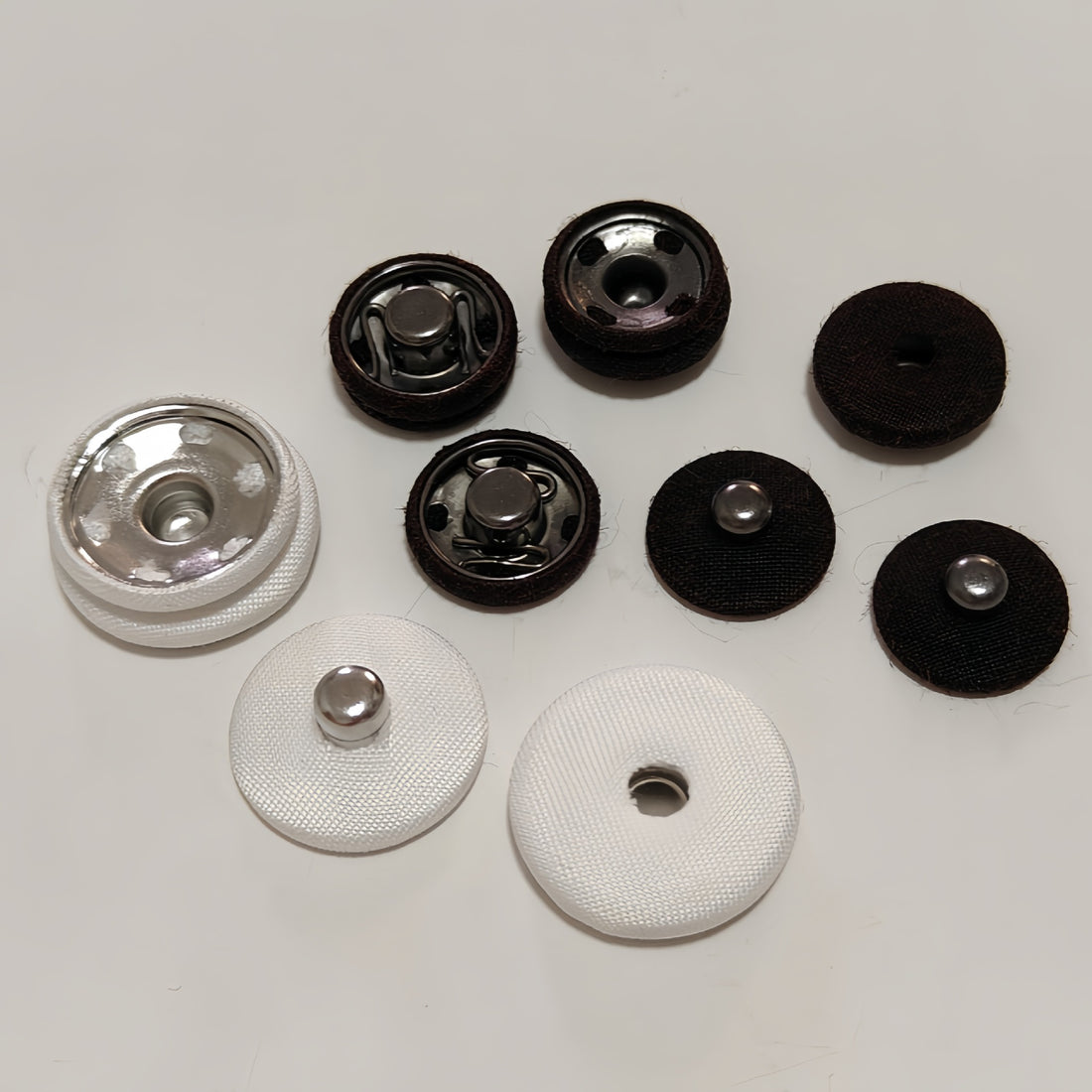13-28mm Weiße Schwarze Stoffbedeckte Unsichtbare Metall Druckknöpfe 20 Stück