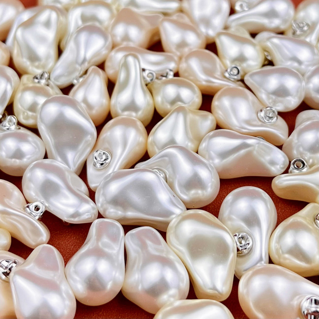18/23MM Høyglans Peanøtt Perle Kjole Cheongsam Knapper 10stk