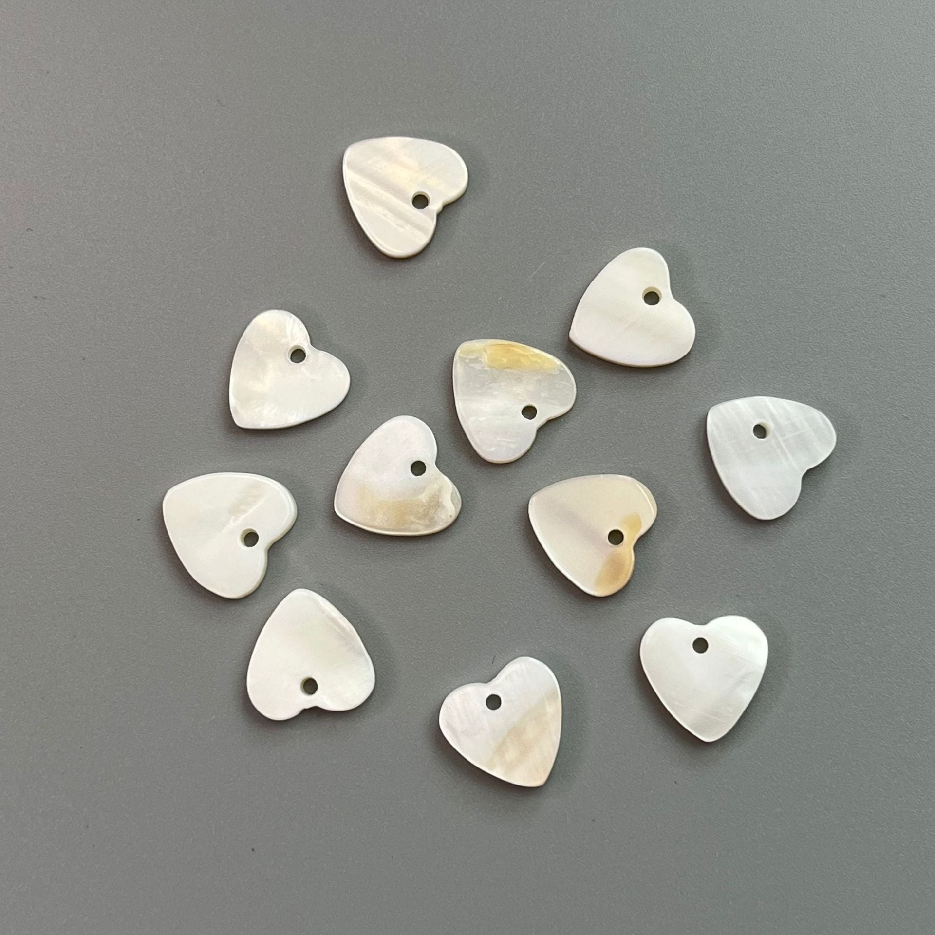 10/18/22mm Bottoni a forma di cuore in conchiglia bianca pura, confezione da 30