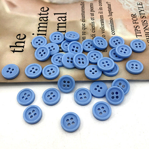Bottoni da camicia rotondi a quattro fori blu cielo da 10 mm per uomini e donne 100 pezzi