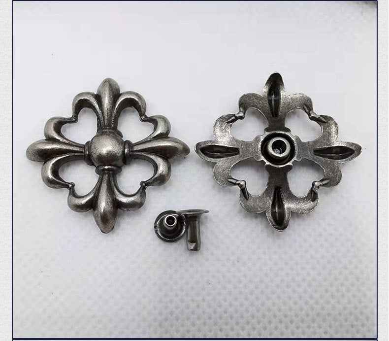Vintage Punk Cross Rivets – Antique Silver Gothic Studs 30 Pack