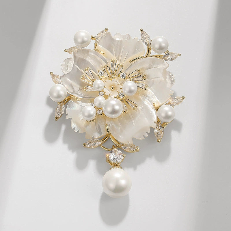 Pin de Perla de Concha de Camelia, Broche Floral para Ropa