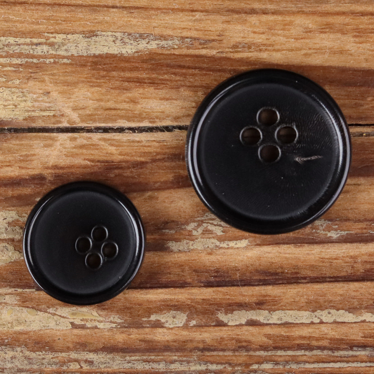Black Natural Horn Round 4-Hole Slim-Edge Buttons – Set of 20