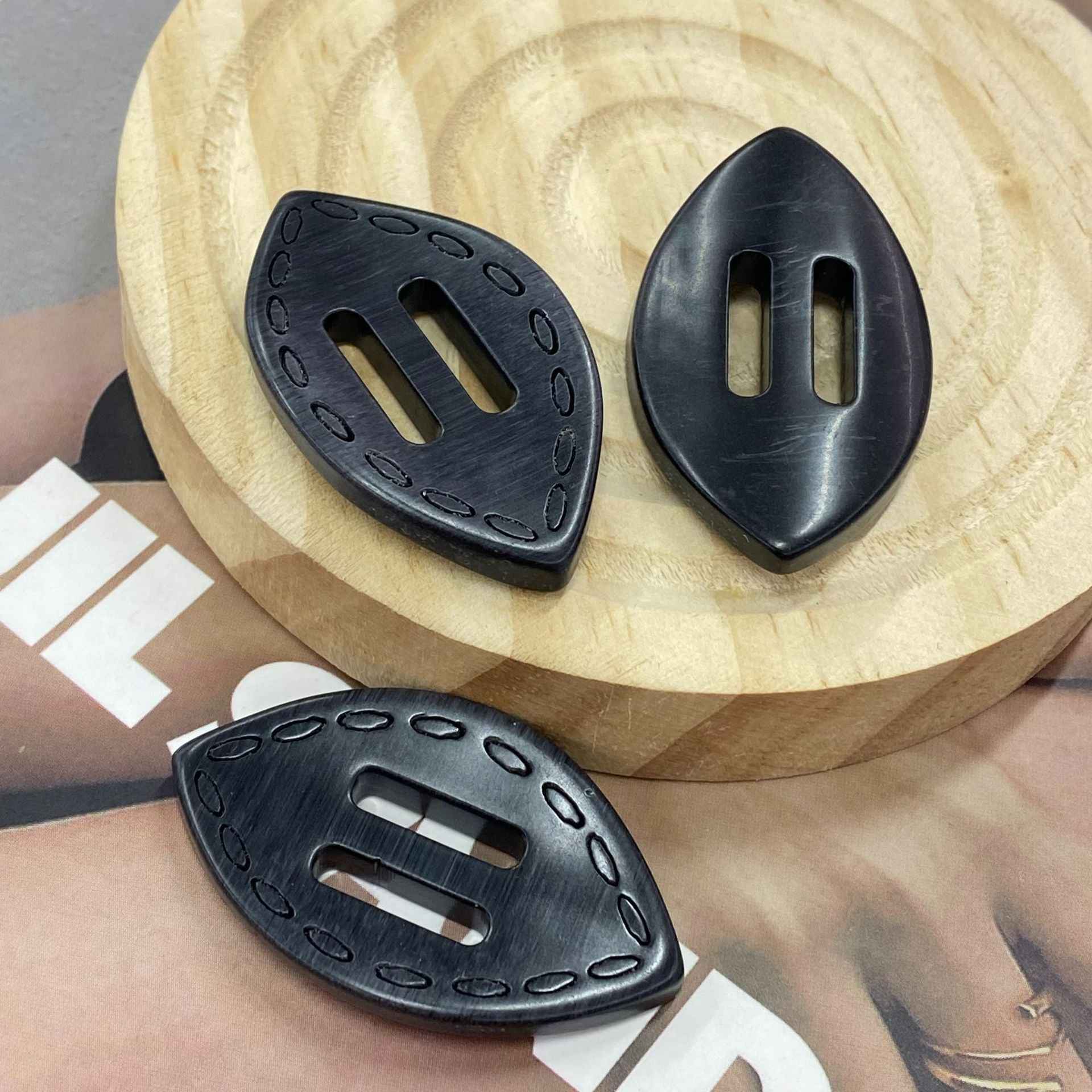 4.5cm Oval Resin 2-Hole Buckle Buttons 10pcs