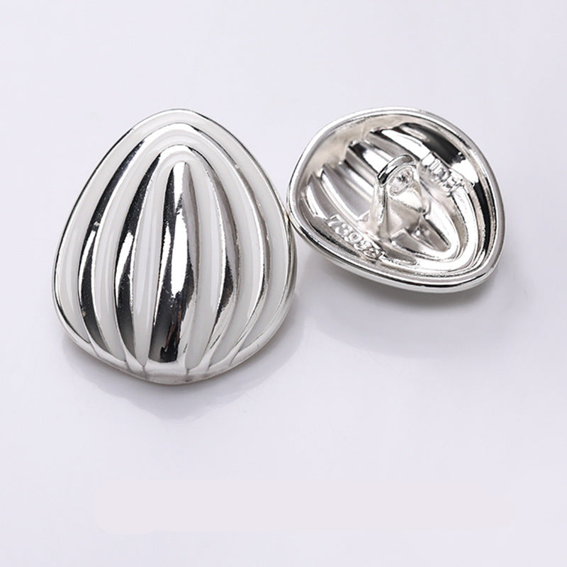 Shell Shape Black & White Enamel Metal Shank Buttons – 20Pcs (Gold / Silver)