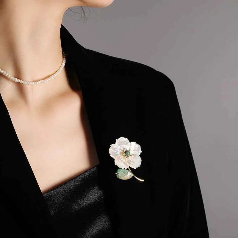 Natural Sea Shell Peach Blossom Imperial Stone Coat Brooch Pin