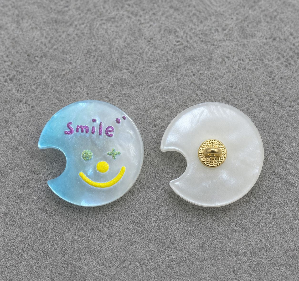 17mm Moon-Shaped Smiley Clown Resin Shank Buttons – 20pcs