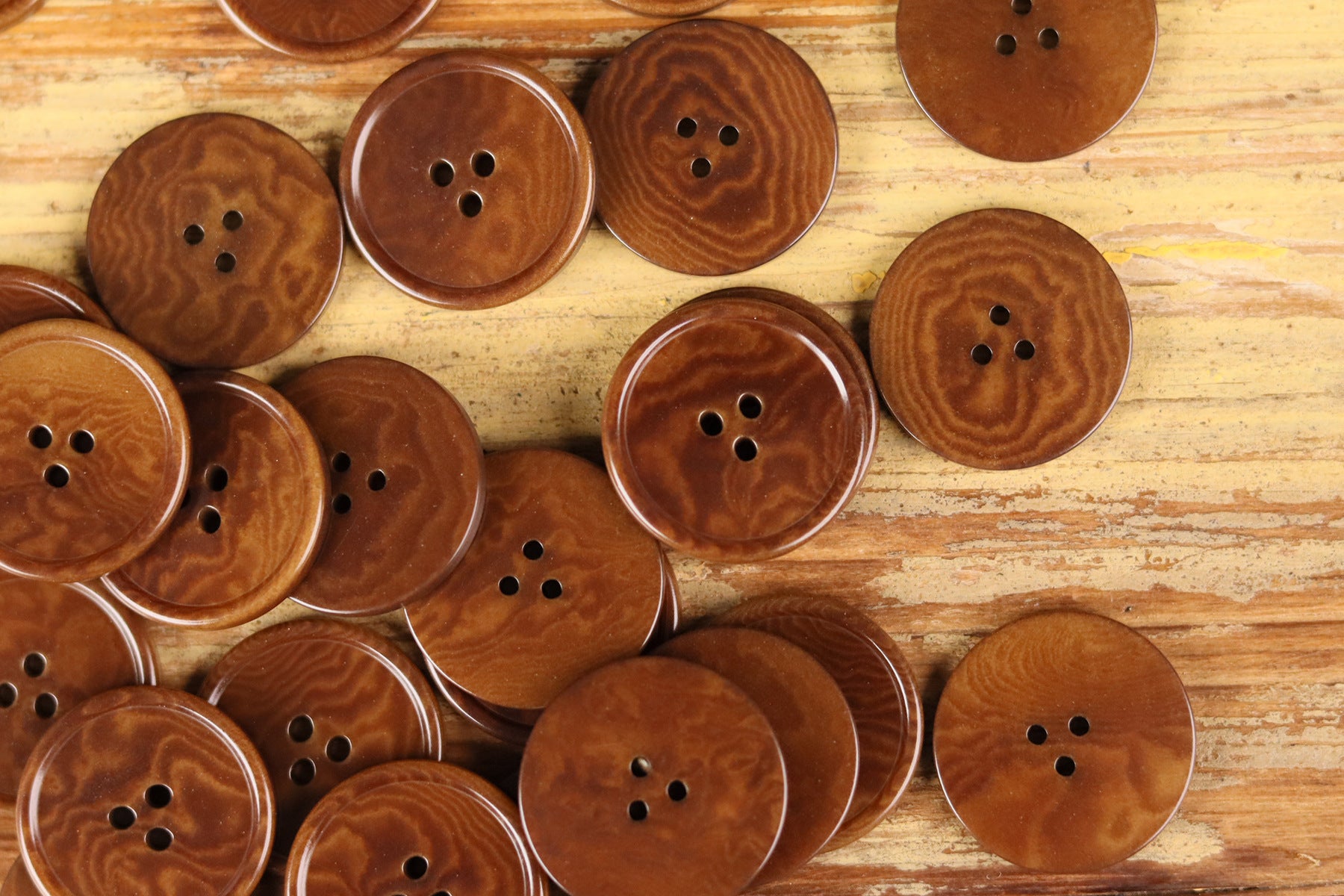 Natural Palm Nut Buttons Round 3-Hole Thin-Rim Candy Colors – Set of 20