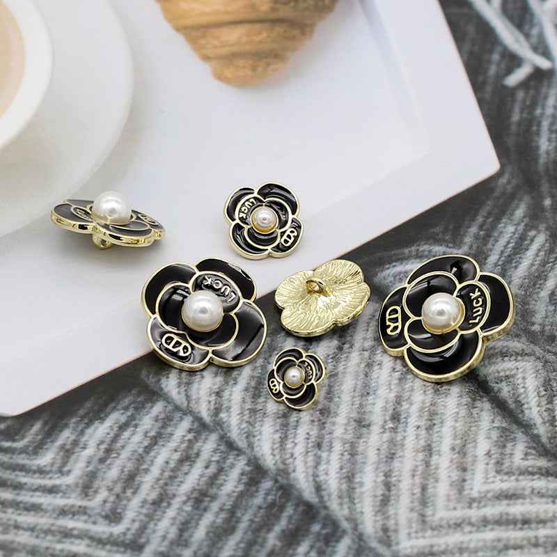 Pearl Petal Metal Shank Buttons – Black/White | 60pcs Mixed Sizes
